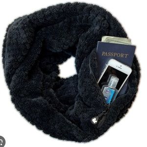 Sholdit Infinity Scarf with Pocket Black